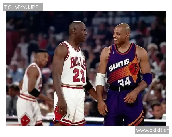 以大前锋为核心构建球队阵容探索篮球战术的深度与发展 以大前锋为核心构建球队阵容探索篮球战术的深度与发展